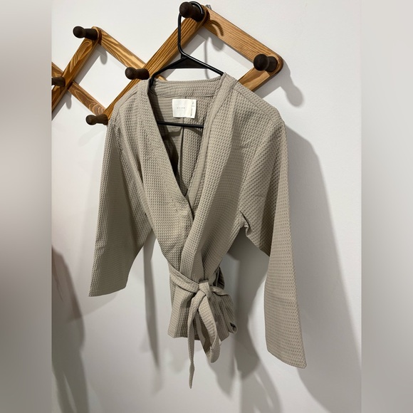 ALL ROW TIE DETAIL BLOUSE - Picture 2 of 7